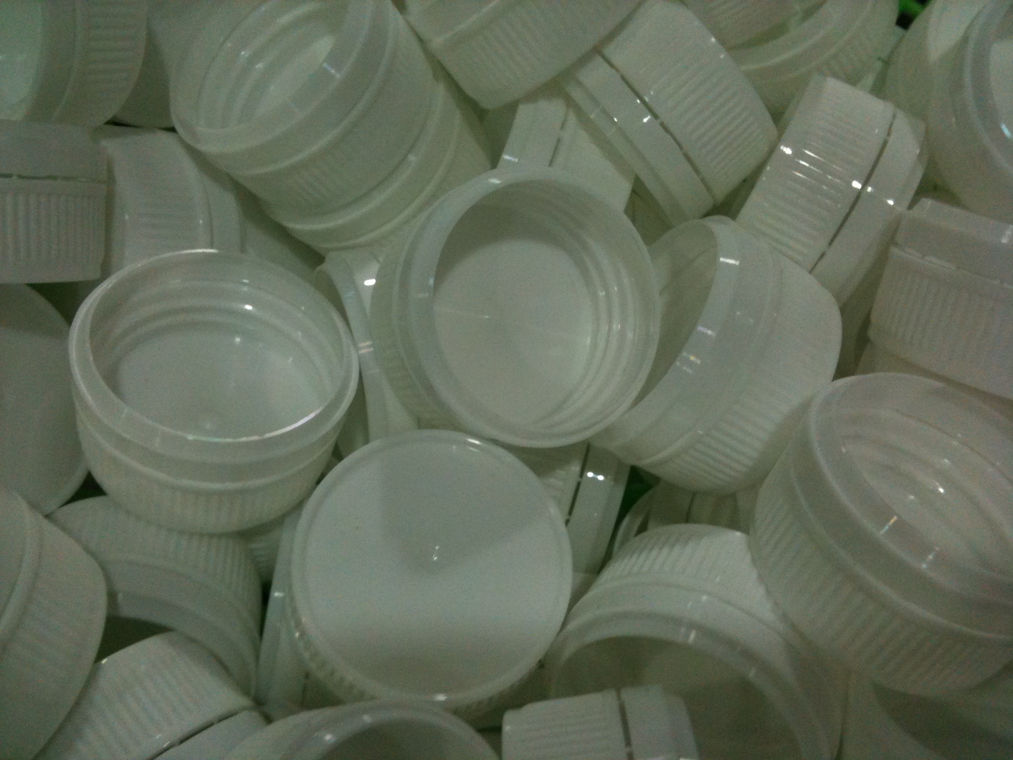 plastic lids and closures